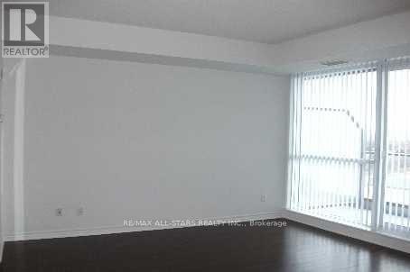 Building Photo - 2885-2885 Bayview Ave