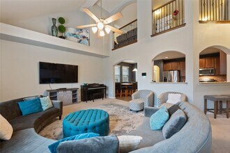 Building Photo - 970 Jennifer St