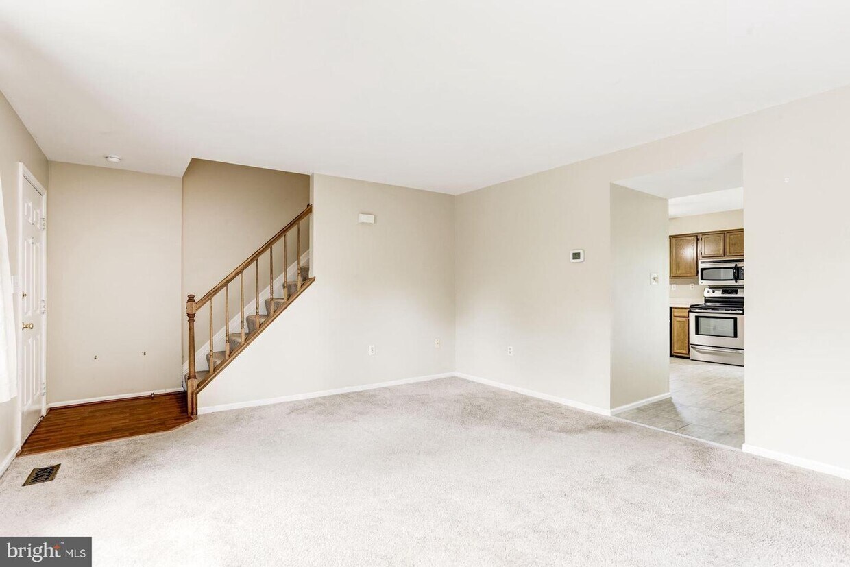 Primary Photo - 1303 Oak View Dr