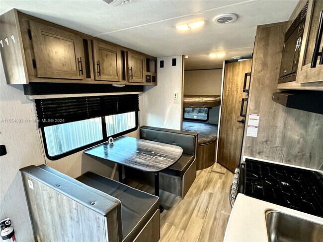 Foto del edificio - 20455 NW 44th Ave