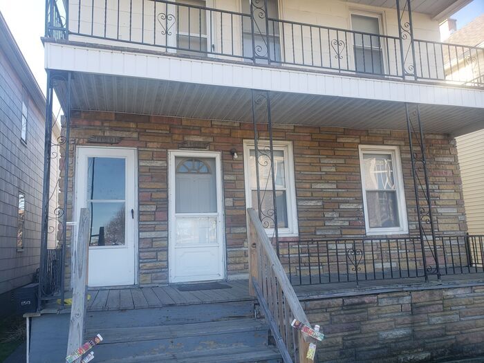 11501 Fleming St Unit Upper, Hamtramck, MI 48212 Room for Rent in