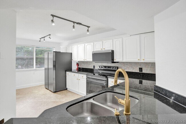 Building Photo - 8761 Wiles Rd