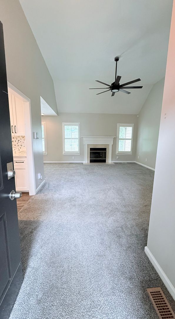 Building Photo - 31 White Oak Dr SE