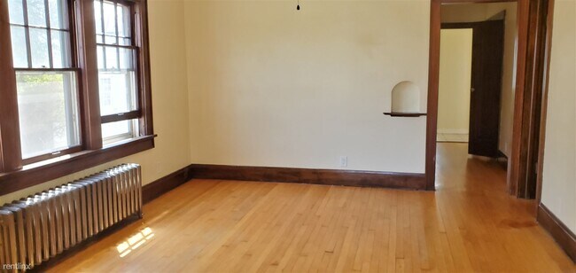 Foto del edificio - 1 br, 1 bath Apartment - 1037 Shawano Ave