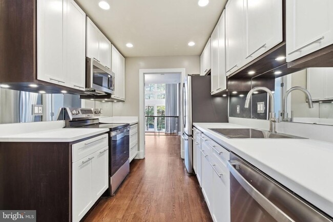 Foto del edificio - 3919 Georgetown Ct NW