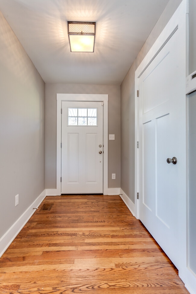 Building Photo - 1518 Cliffside Ln