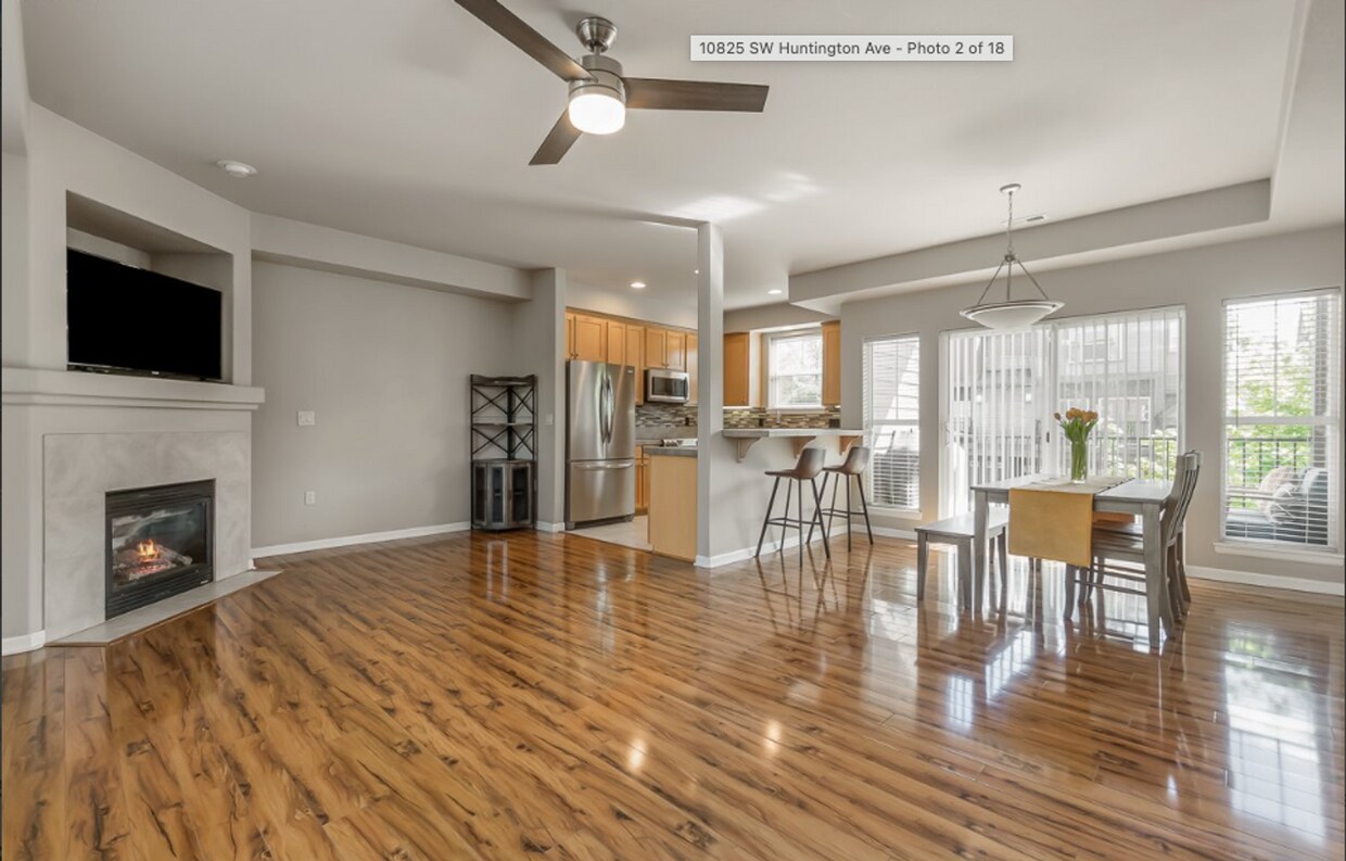 Primary Photo - Beautiful 3 Bedroom 2 Bath Plus Office in ...