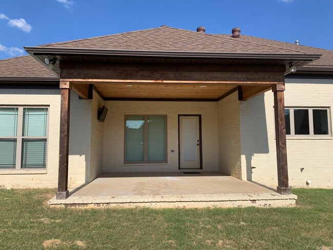 Building Photo - 155 Grey Fox Dr