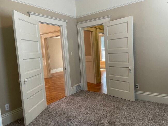 Building Photo - USTREET2615