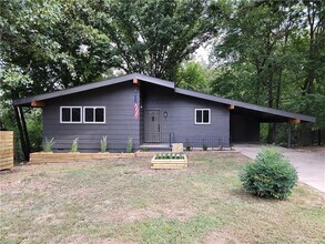 Building Photo - 6 Brompton Dr