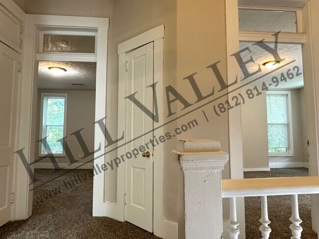 Building Photo - Three bedroom apt, walking distance to campus