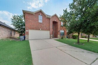 Building Photo - 2640 Lake Ridge Dr