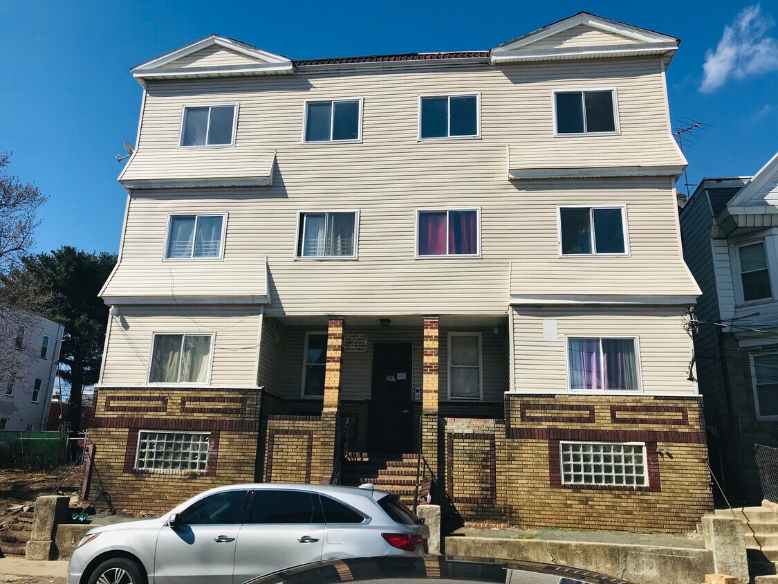 Primary Photo - 297 Ellis Ave
