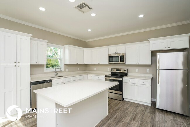Foto del edificio - 9334 Crestview Dr