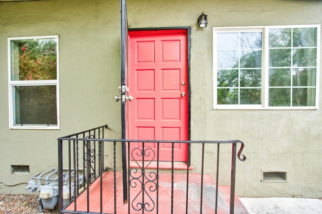 Foto del edificio - Newly Updated Oakland 3-Bed: Off-Street Pa...
