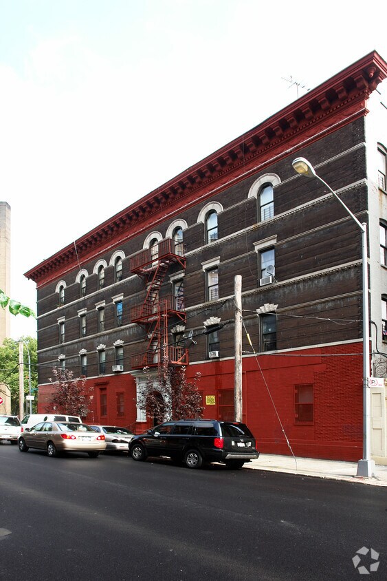 Building Photo - 835 E 155th St