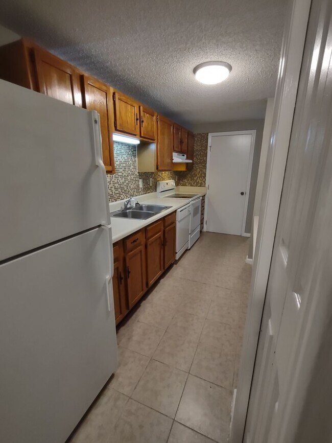 Building Photo - Move in ready condo in the UNCC area!