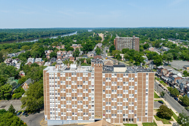 Foto del edificio - Luther Towers (55+)