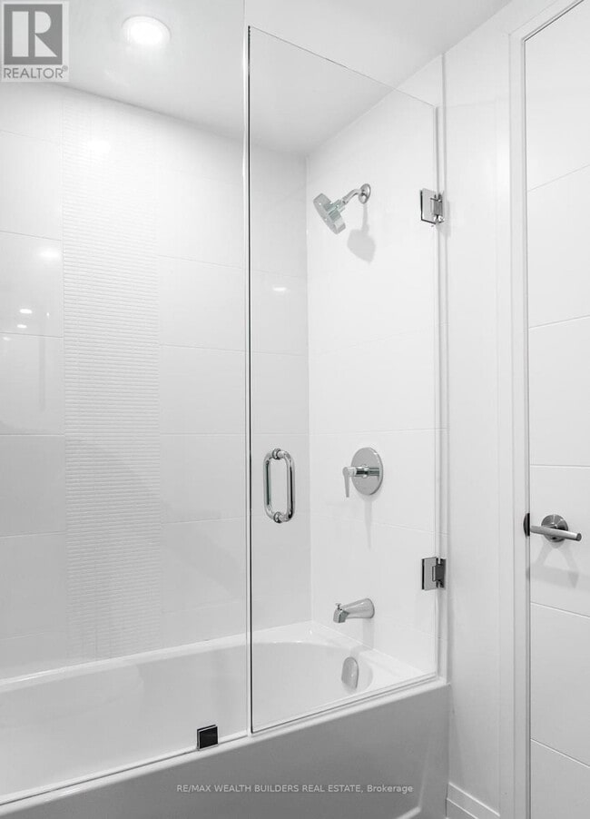 Building Photo - 219 Jarvis St