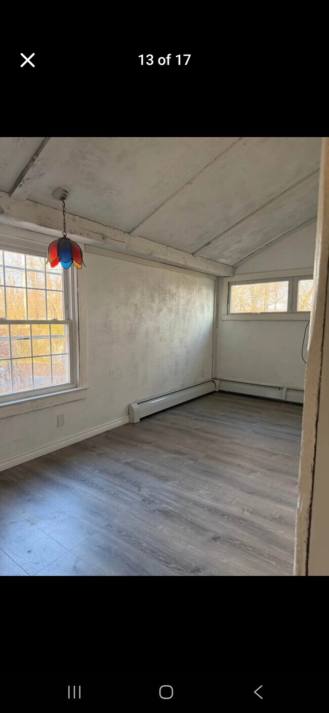 Foto del edificio - 162 Emmett Ave