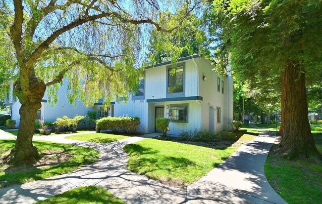 Building Photo - $3,625 / 3BR - GORGEOUS TOWNHOME IN CENTRAL NEWARK