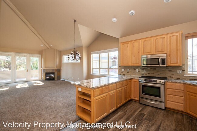 Building Photo - 3 br, 4 bath House - 61729 Metolius Dr.