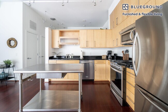 Foto del edificio - 8210 Crestwood Heights Dr