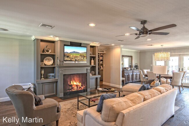 Foto del edificio - 4 br, 4 bath House - 3841 E Elm St
