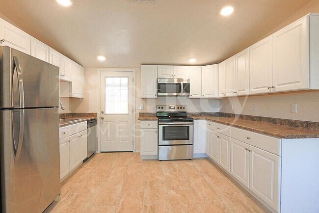 Building Photo - 1124 W Cinnabar Ave