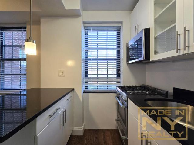 Building Photo - 0 bedroom in SUNNYSIDE GARDENS NY 11104