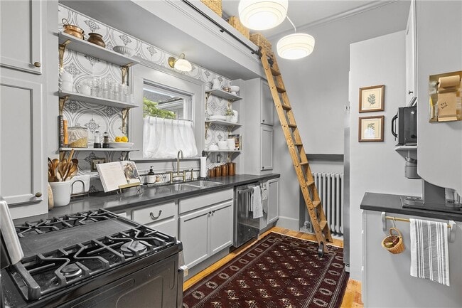 Building Photo - 42 Lake St