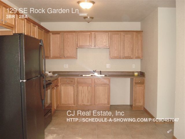 Building Photo - 129 SE Rock Garden Ln