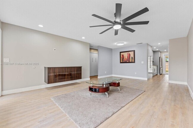 Foto del edificio - 4042 NW 181st Ln