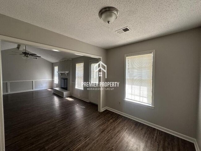 Building Photo - 2222 Tulip Trail Cove