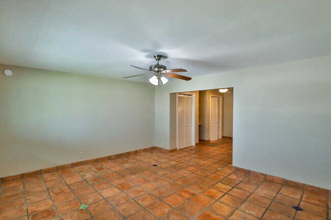 Building Photo - 1321 E Don Carlos Ave