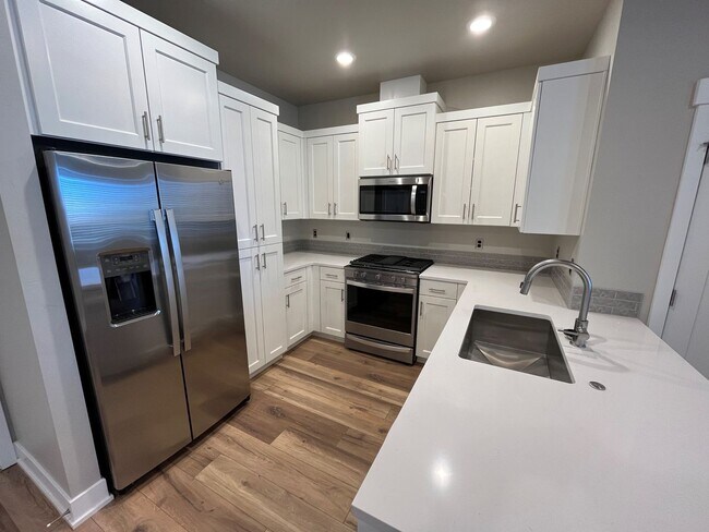Building Photo - 3 Bed/2.5 Bath Townhome Built in 2023 in N...