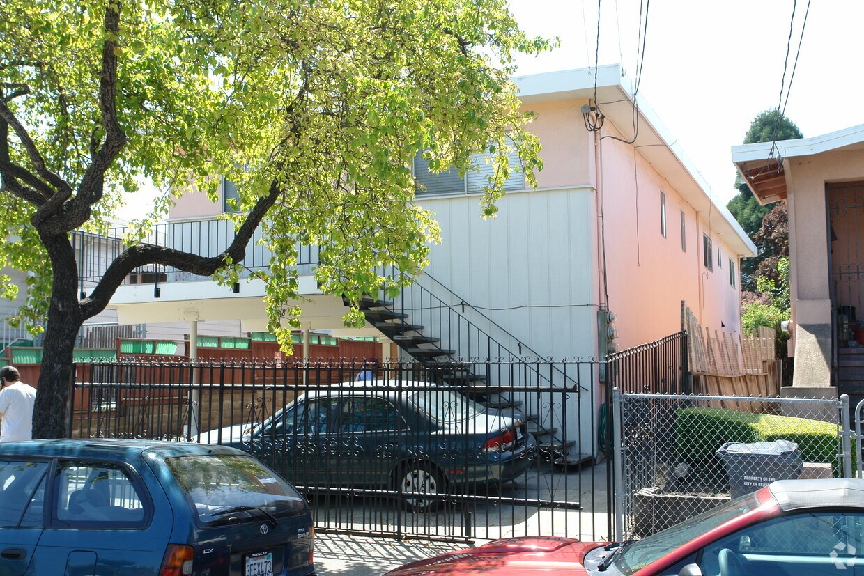 Building Photo - 1138 Addison St
