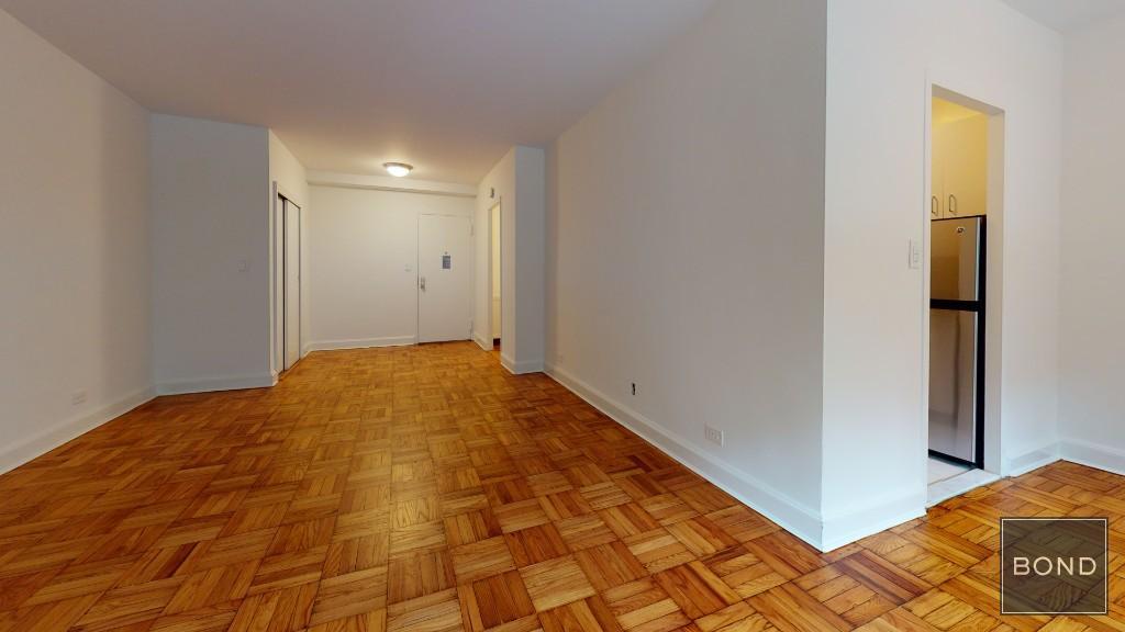Building Photo - 412 E 55th St