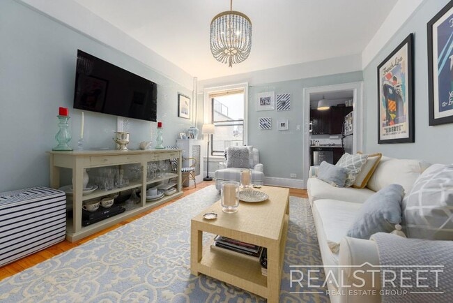 Building Photo - 2 Bed In Prime Brooklyn Heights
