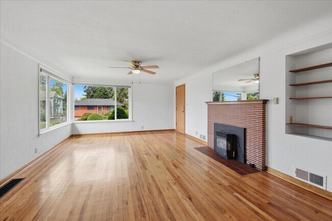Building Photo - 3bd/2ba Seattle Home