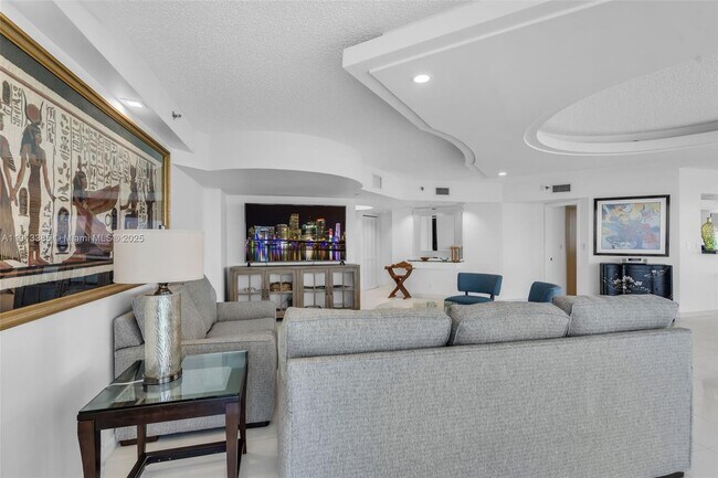 Building Photo - 16485 Collins Ave