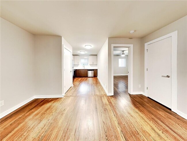 Foto del edificio - 880 N Highland Ave NE