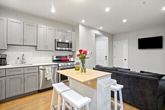 Building Photo - 17 Howes St