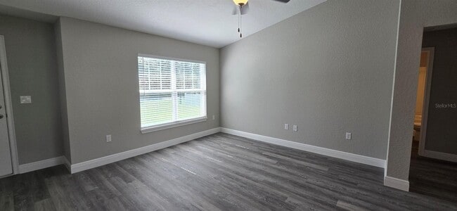 Building Photo - 211 Oak Ln Cir