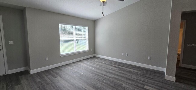 Foto del edificio - 211 Oak Ln Cir
