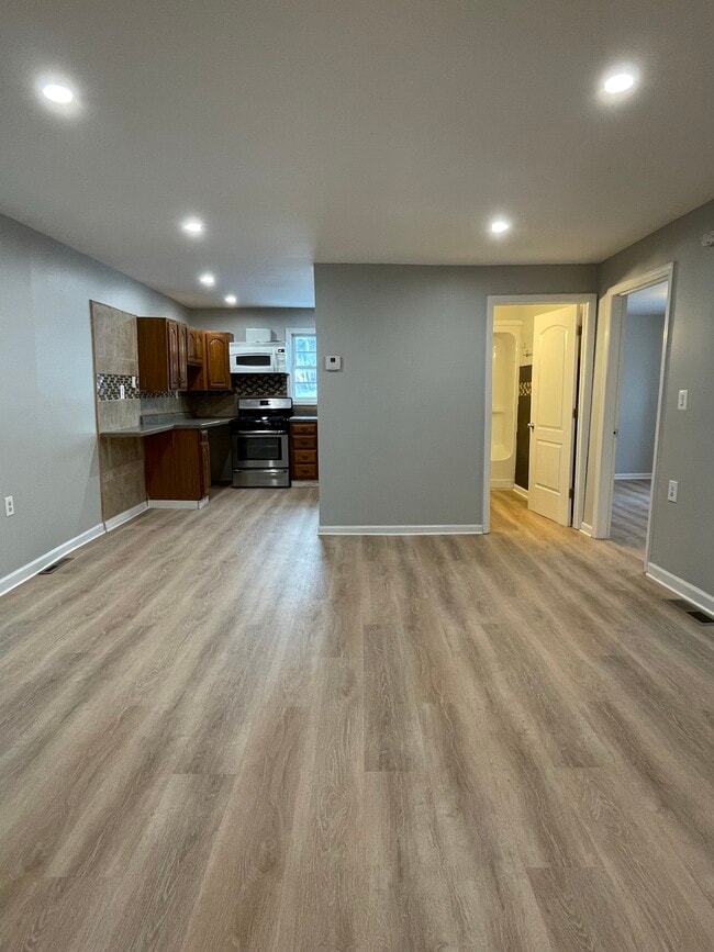 22 13th St, Watervliet, NY 12189 Townhouse for Rent in Watervliet, NY