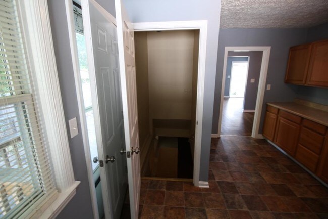2 bedroom apartments in louisville kentucky canter chase building photo bedroom in louisville ky 40216 apartment for rent 2 bedroom apartments in louisville kentucky canter chase building photo bedroom in louisville ky 40216 apartment for rent