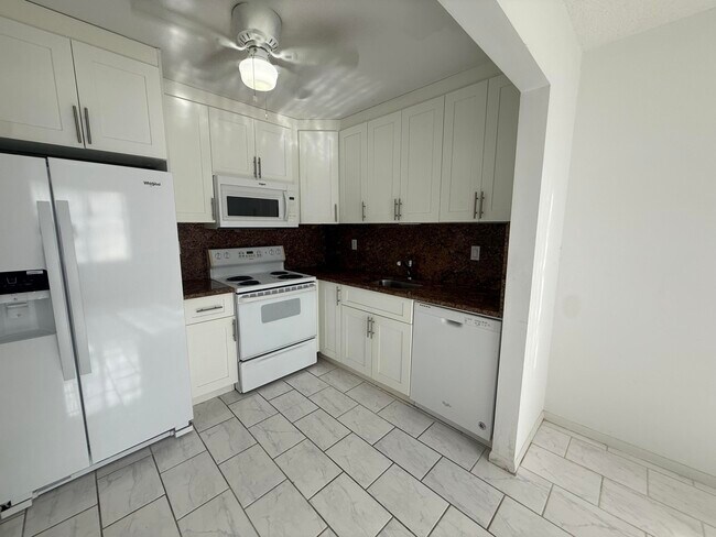 Building Photo - 602 Flanders N