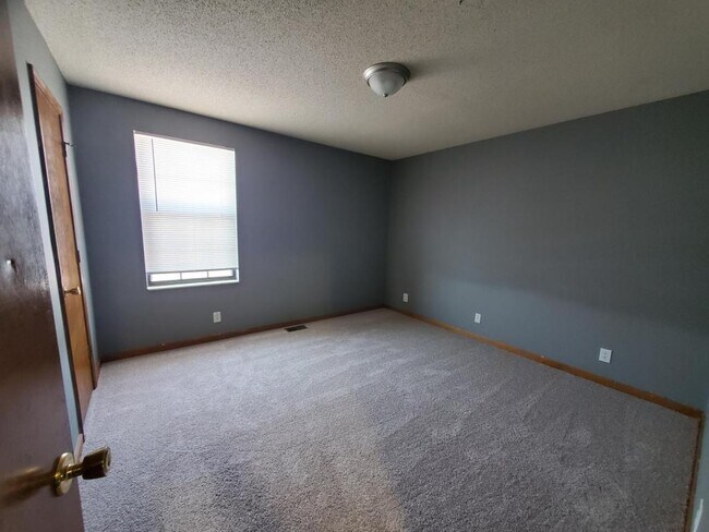 Building Photo - 530 Hietts Lane, Apt B.