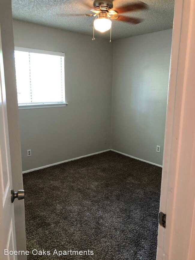 Building Photo - 2 br, 1 bath Apartment - 400 Rosewood Ave.